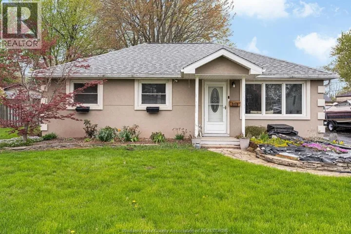 2715 LLOYD GEORGE BOULEVARD, Windsor, Ontario N8T2T8