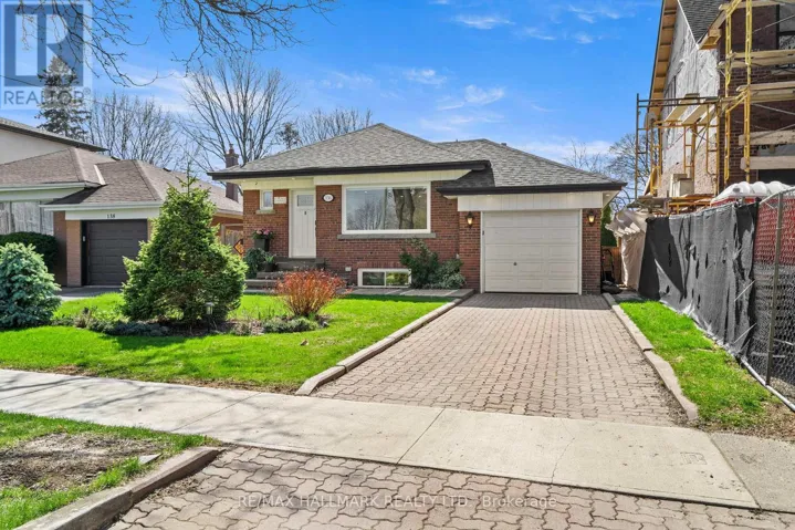 136 LOTHIAN AVENUE, Toronto (Stonegate-Queensway), Ontario M8Z4L4