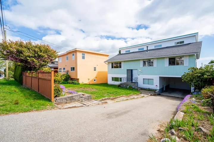 15856 BUENA VISTA AVENUE, White Rock, British Columbia V4B2A3