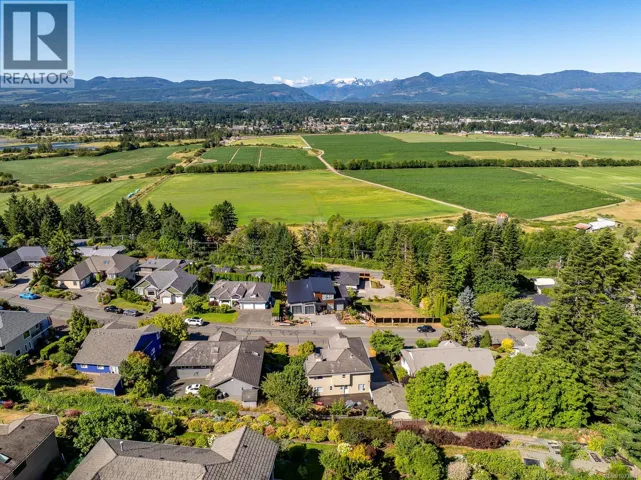 1418 Valley View Dr, Courtenay, British Columbia V9N8T3