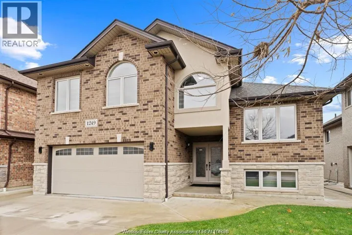 1249 CANCUN, Windsor, Ontario N9G0B2