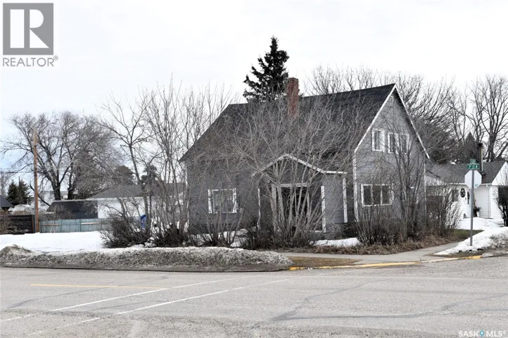 323 6th AVENUE W, Nipawin, Saskatchewan S0E1E0
