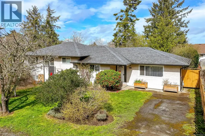 820-822 Leslie Dr, Saanich, British Columbia V8X2Y4