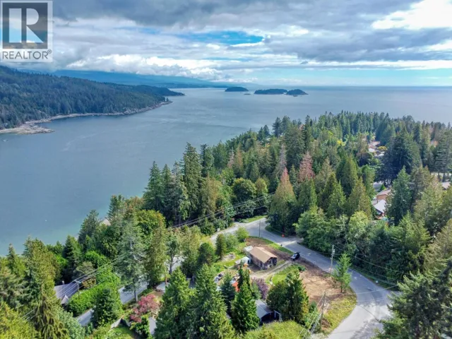 7712 FAWN ROAD, Halfmoon Bay, British Columbia V7Z1C4
