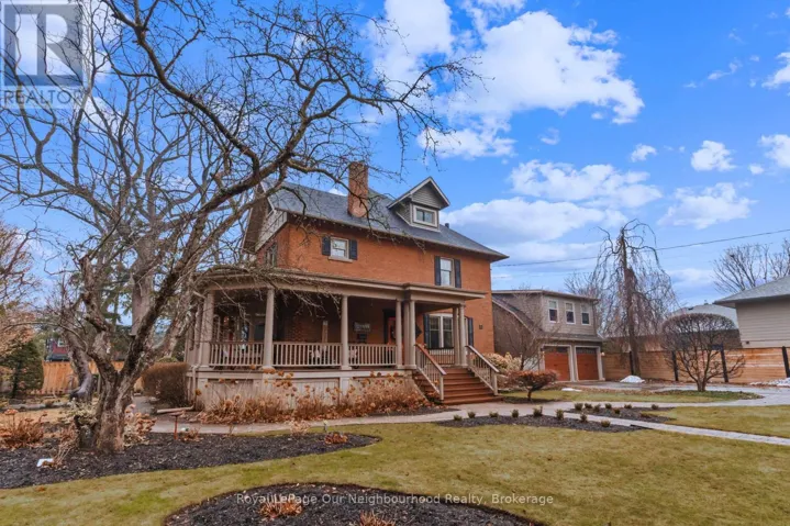 305 TRENT STREET W, Whitby (Downtown Whitby), Ontario L1N1M3