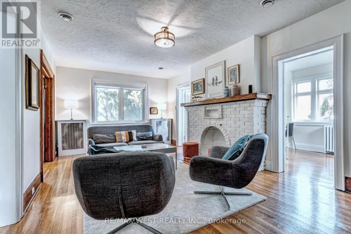 UPPER - 24 FAIRVIEW AVENUE, Toronto (High Park North), Ontario M6P1L9