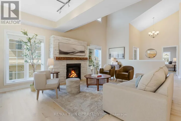 227 CHESTNUT HILL CRESCENT, Kitchener, Ontario N2P2X3