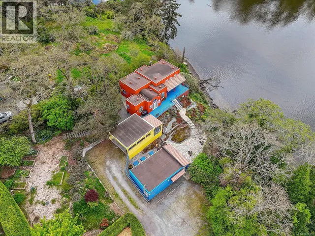 3711 Grange Rd, Saanich, British Columbia V8Z4S9