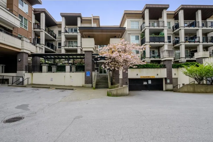 309 9655 KING GEORGE BOULEVARD, Surrey, British Columbia V3T0C7