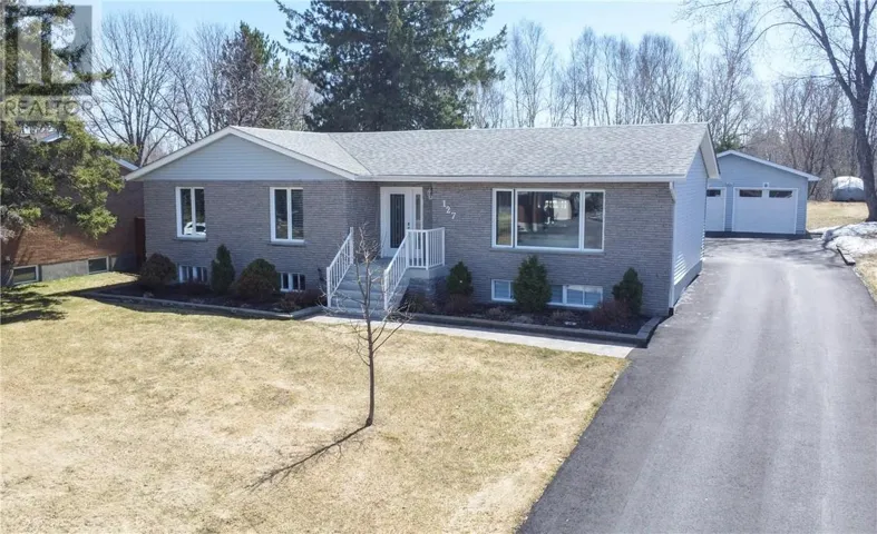 127 Patricia Street, Lively, Ontario P3Y1A1