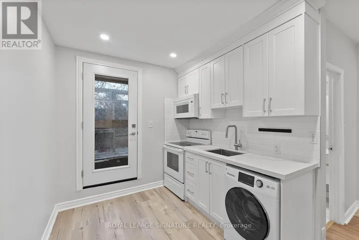 2 - 233 GREENWOOD AVENUE, Toronto (Greenwood-Coxwell), Ontario M4L2R4