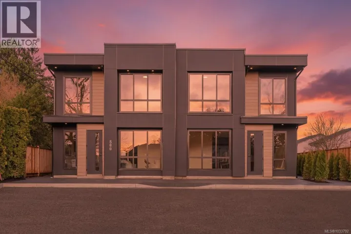 2 588 Whiteside St, Saanich, British Columbia V8Z1Y6