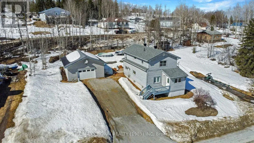 91 THIRD AVENUE, Hornepayne, Ontario P0M1Z0