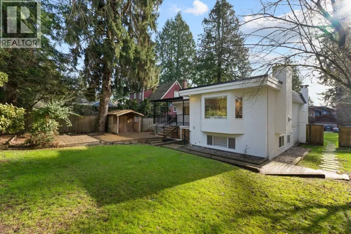 2518 SWINBURNE AVENUE, North Vancouver, British Columbia V7H1L5