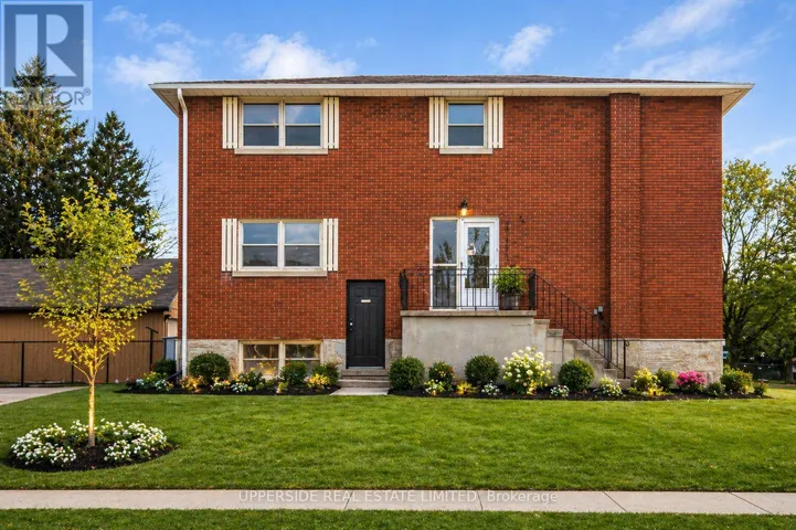 7 BALMORAL DRIVE, Kitchener, Ontario N2M2J7
