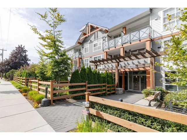 303 14605 MCDOUGALL DRIVE, Surrey, British Columbia V4P0G7