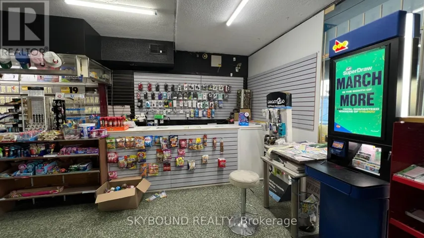 UNIT 11 - 2111 JANE STREET, Toronto (Downsview-Roding-CFB), Ontario M3M1A2
