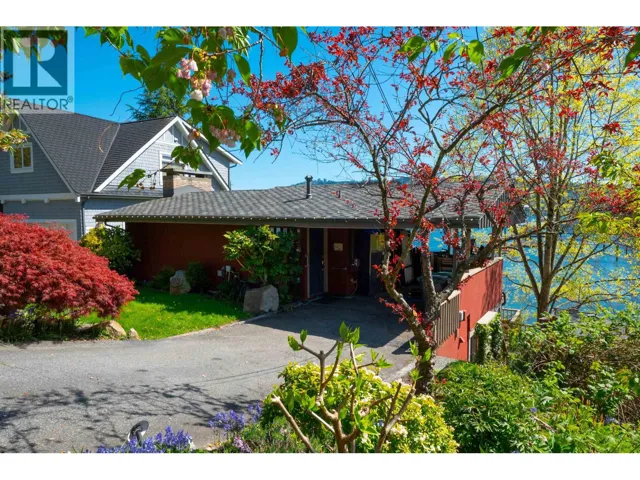 4455 HARRIS PLACE, North Vancouver, British Columbia V7G1E9