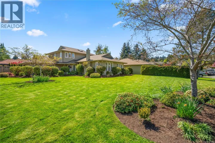 4705 Sunnymead Way, Saanich, British Columbia V8Y2Z9