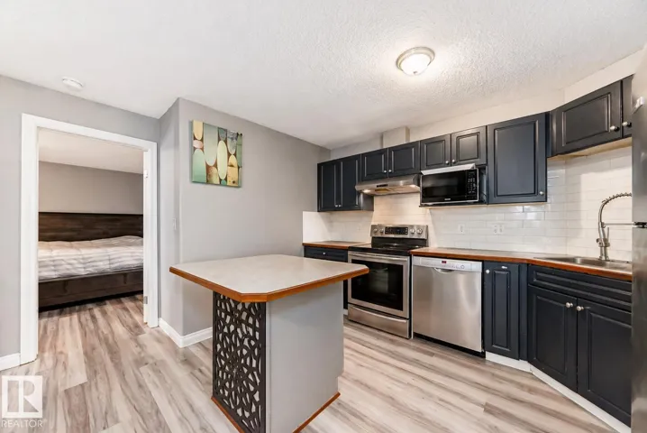 #102 16221 95 ST NW, Edmonton, Alberta T5Z3V3