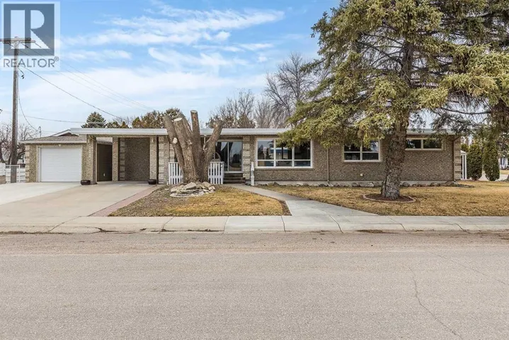 890 Hargrave Way NW, Medicine Hat, Alberta T1A6Y9