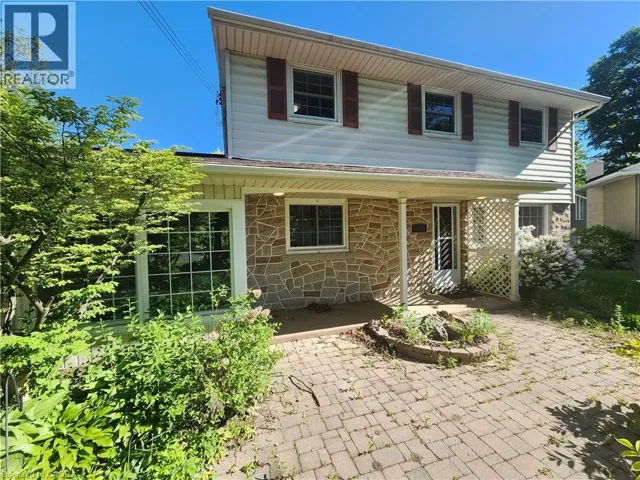 15 ST. ANNS Court, Ancaster, Ontario L9G2C9