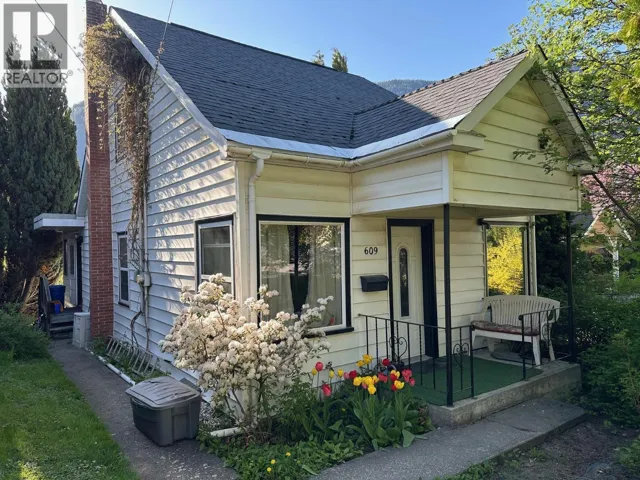 609 Second Street, Nelson, British Columbia V1L2L7