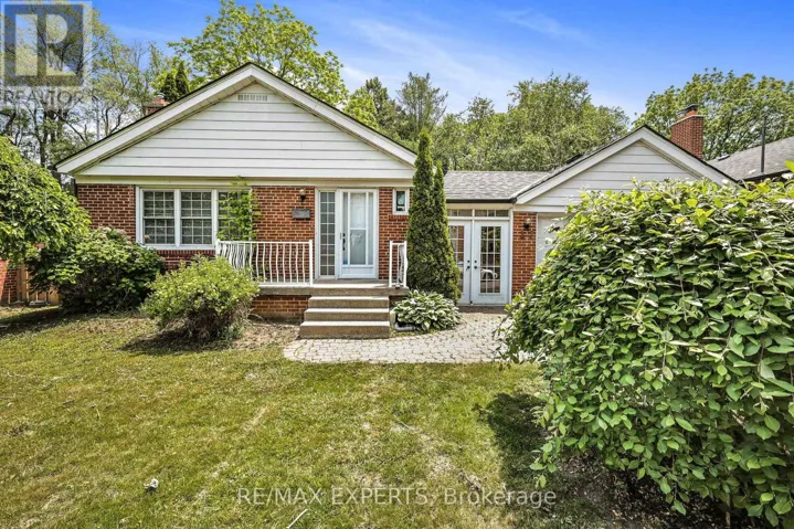 17 BRINLOOR BOULEVARD, Toronto (Scarborough Village), Ontario M1M1L3