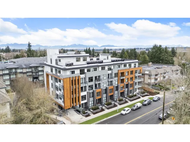 211 15353 17 AVENUE, Surrey, British Columbia V4A1T8