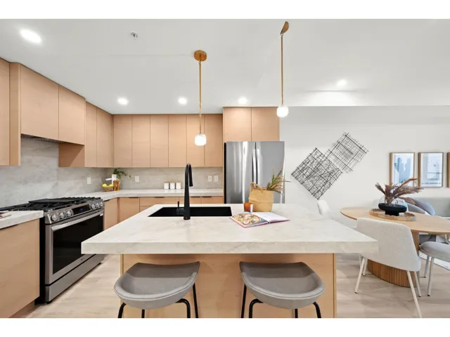 208 15353 17 AVENUE, Surrey, British Columbia V4A1T8