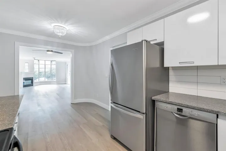 310 14965 MARINE DRIVE, White Rock, British Columbia V4B1C3