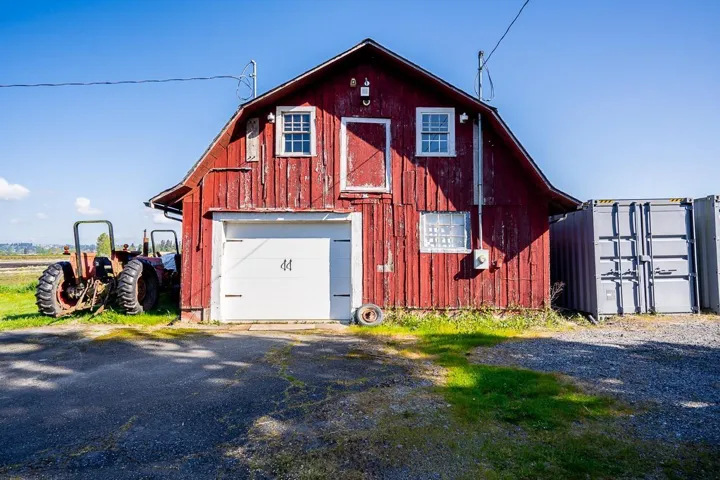 15675 40TH AVENUE, Surrey, British Columbia V3Z1E6