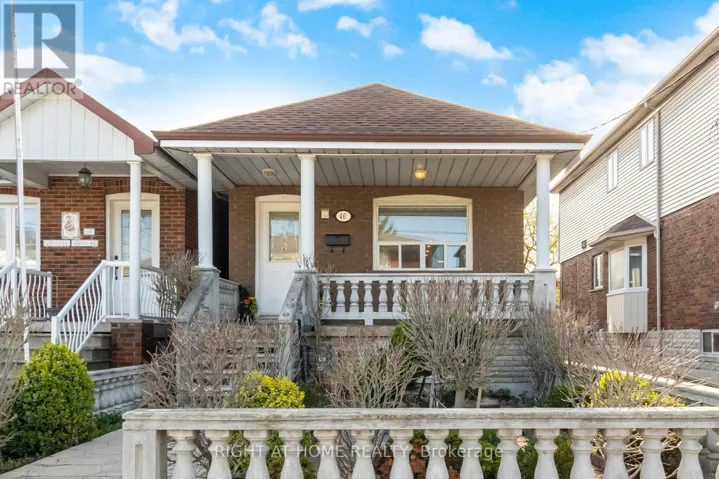 40 SANDERSTEAD AVENUE, Toronto (Briar Hill-Belgravia), Ontario M6E4X7