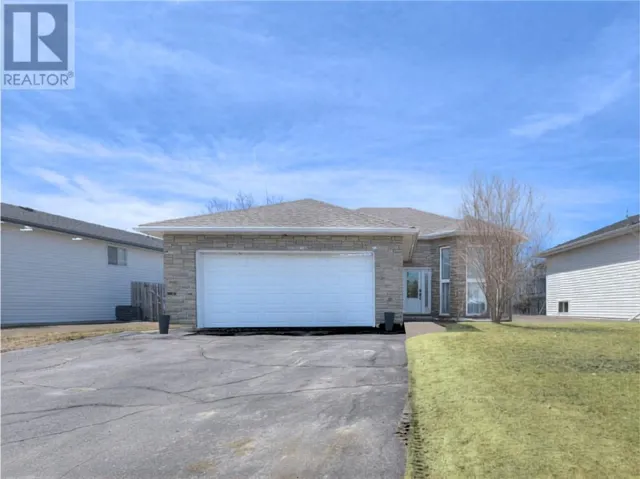 4343 Chateau Crescent, Hanmer, Ontario P3P1Y6