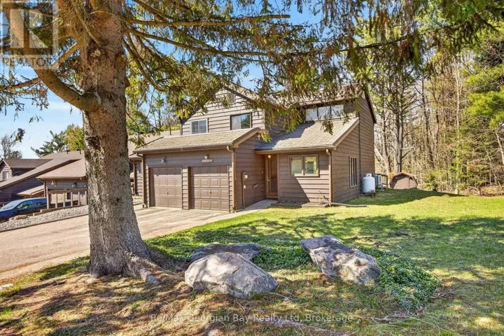 30 OAKWOOD HEIGHTS, Bracebridge (Macaulay), Ontario P1L1M5