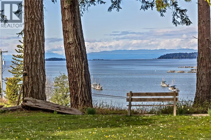 6249/6259 Island Hwy S, Union Bay, British Columbia V0R3B0