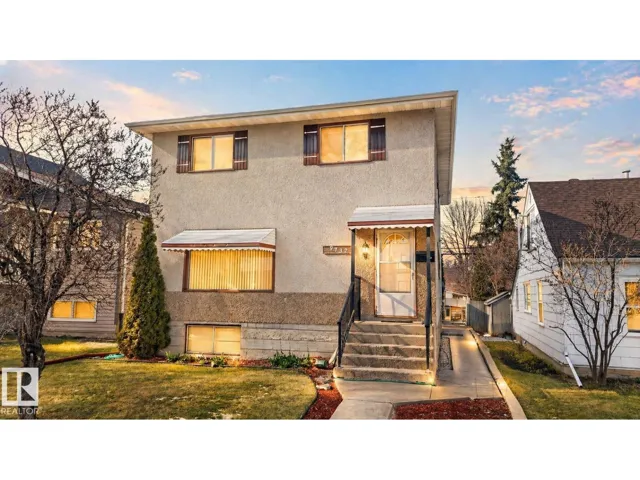 9732 75 AV NW, Edmonton, Alberta T6E1H8