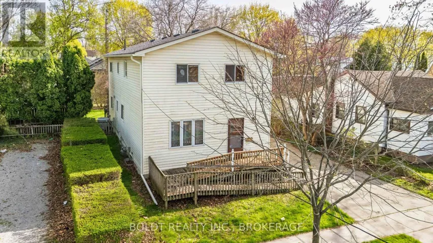 162 DUFFERIN STREET E, St. Catharines (Downtown), Ontario L2R2A5