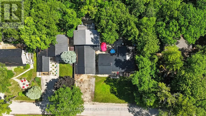 7710 CLAYTON STREET, Lambton Shores (Port Franks), Ontario N0M2L0