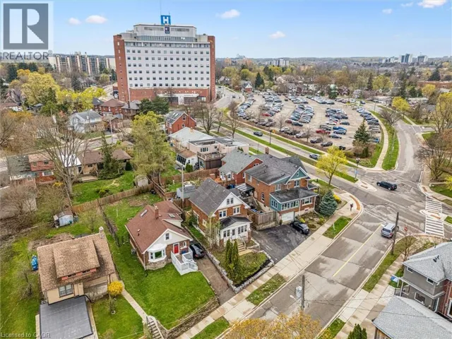 9 SPADINA Road E, Kitchener, Ontario N2M3X2