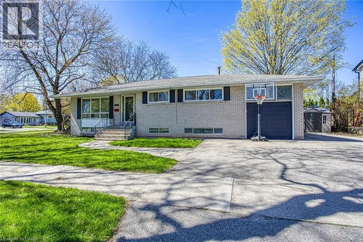 2387 CYPRUS Avenue, Burlington, Ontario L7P1G5