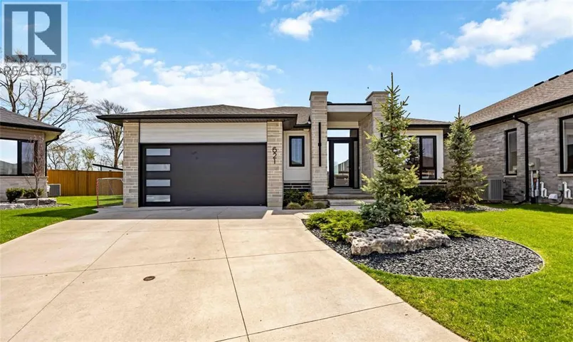 621 MEAD COURT, Sarnia, Ontario N7W0B5