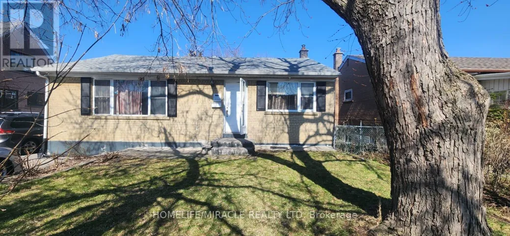 3355 CAPRICORN CRESCENT, Mississauga (Malton), Ontario L4T1S3