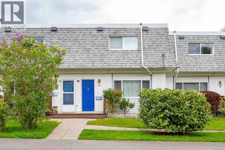 5 1040 Kenneth St, Saanich, British Columbia V8X3J5