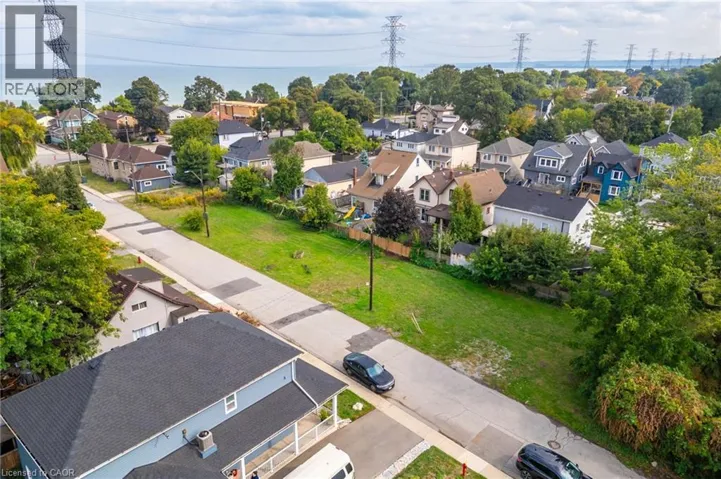 10 KNAPMANS Drive, Hamilton, Ontario L8H7E8