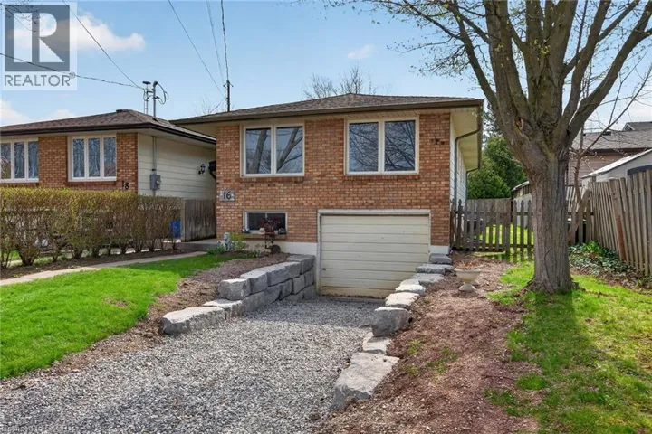 16 MACCOLL Place, Caledonia, Ontario N3W1K4