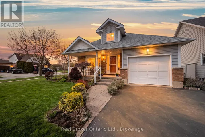 34 MARGARET AVENUE, Grimsby (Grimsby Beach), Ontario L3M5L4
