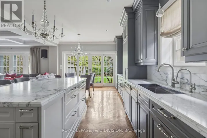 118 STRATHALLAN BOULEVARD, Toronto (Lawrence Park South), Ontario M5N1S7