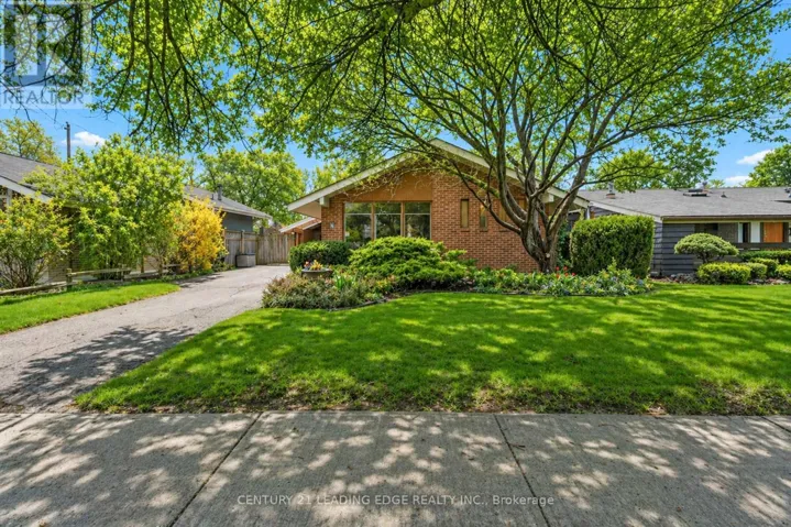 8 OAKLEY BOULEVARD, Toronto (Bendale), Ontario M1P3P4