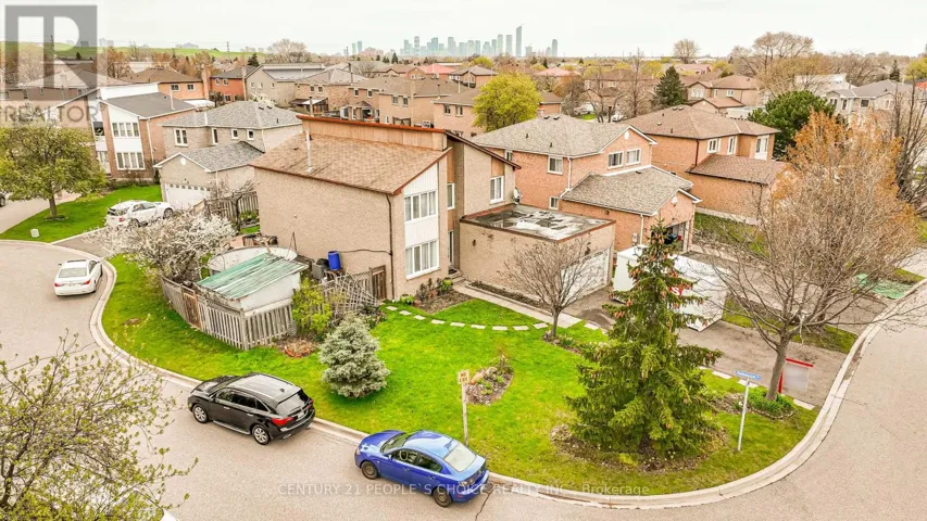 5992 LADYBURN CRESCENT, Mississauga (East Credit), Ontario L5M4V9
